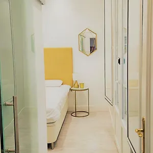 & Away In The Heart Of Historical Town Of Apartamento